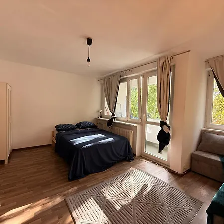 Apartment Next To Metro Cozy