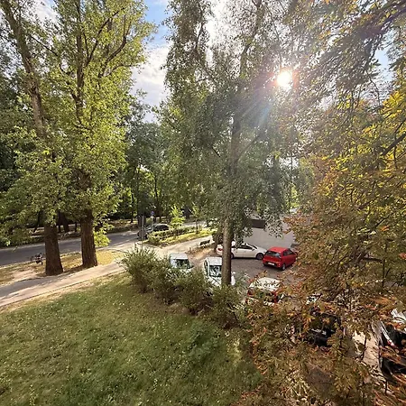 Apartment Next To Metro Cozy