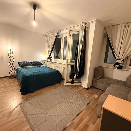 Apartment Next To Metro Cozy Warschau